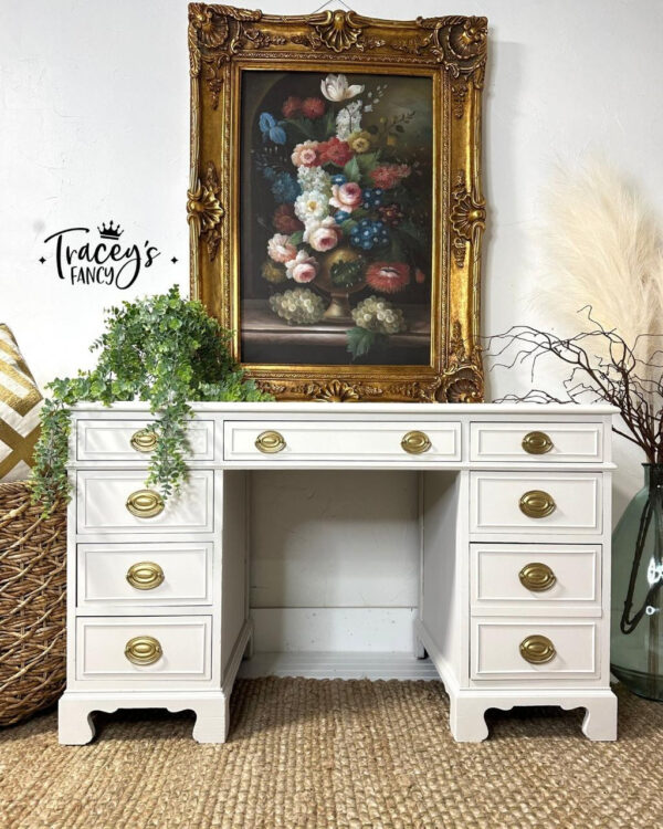 silk-mineral-paint-dixie-belle-paint-company-all-in-one-silk-mineral-range-upcycling-furniture-paint